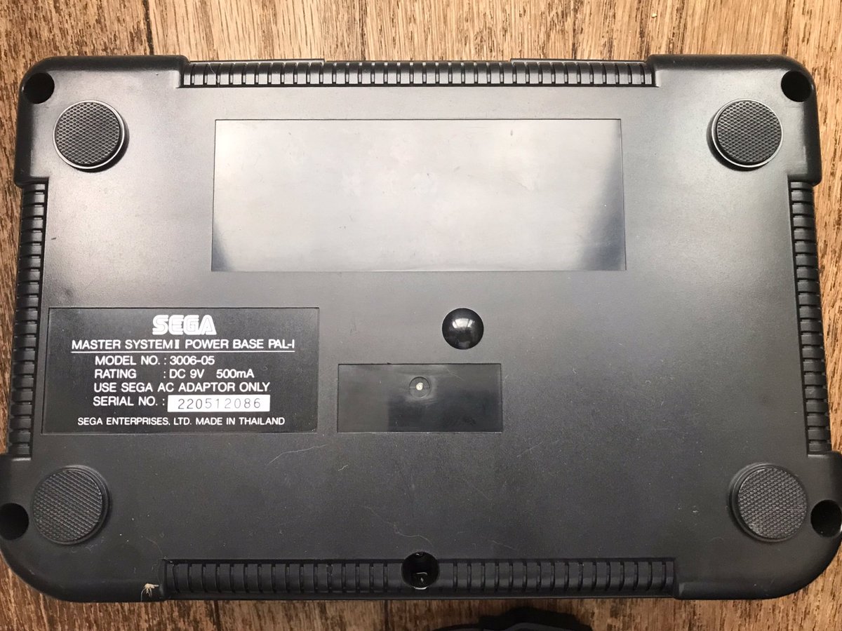 sekiro_51's tweet image. セガマスターシステムⅡ荷解き完了📦公式ナンバリングのセガハードに触れる高揚感‼︎😆カートリッジ接続部の透明カバーのSEGAロゴとMaster System Ⅱ の文字が主張👍スライドさせて本体内に収納…NEO GEOにも似てる?😅Power Base…なんかスゲェ😁欧州覇権ハード…タイ製🤣
 #segamastersystem2  #SEGA