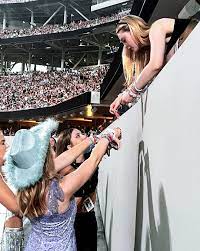 Cuando tu mejor amiga abandona el mundo mágico para ser cantante en el mundo muggle y todos van a verla.