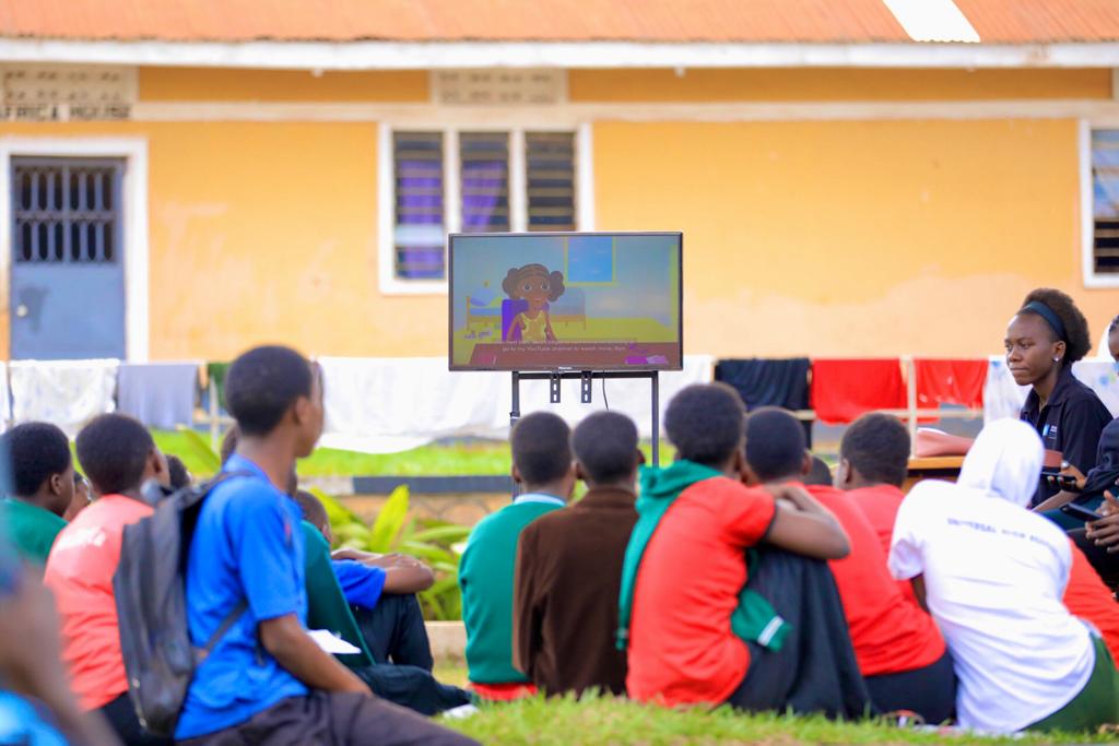 DarisRaiz's tweet photo. Empowering young minds at school creates a big future ! Let's inspire support and uplift our youth to reach their dreams and make a positive impact on the world. #ImagineImaraWithUS #MissUgOfficail
#GYMO23 #reachahand
#FOWODE_UGANDA #KiiraMotors https://t.co/z5Nl2k1sIm