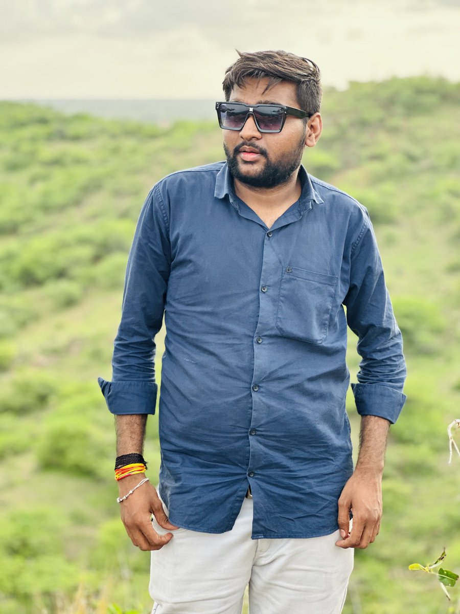 MeetMBhanderi's tweet photo. VOGUE 😎
#VOGUE https://t.co/cKgCcAmzj1