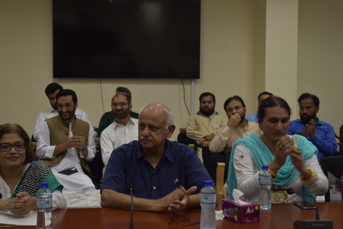NEFedupk's tweet photo. Celebrated Pakistan's Independence Day with an interactive session involving the Khawajasara community. Director General Mr. Hameed Khan Niazi as chief guest, workshops, talks, and inspiring speakers like Umara Januja, H&amp;H Photography, and Hamza Wazi. #PakistanIndependenceDay https://t.co/4hQUfl6uzE
