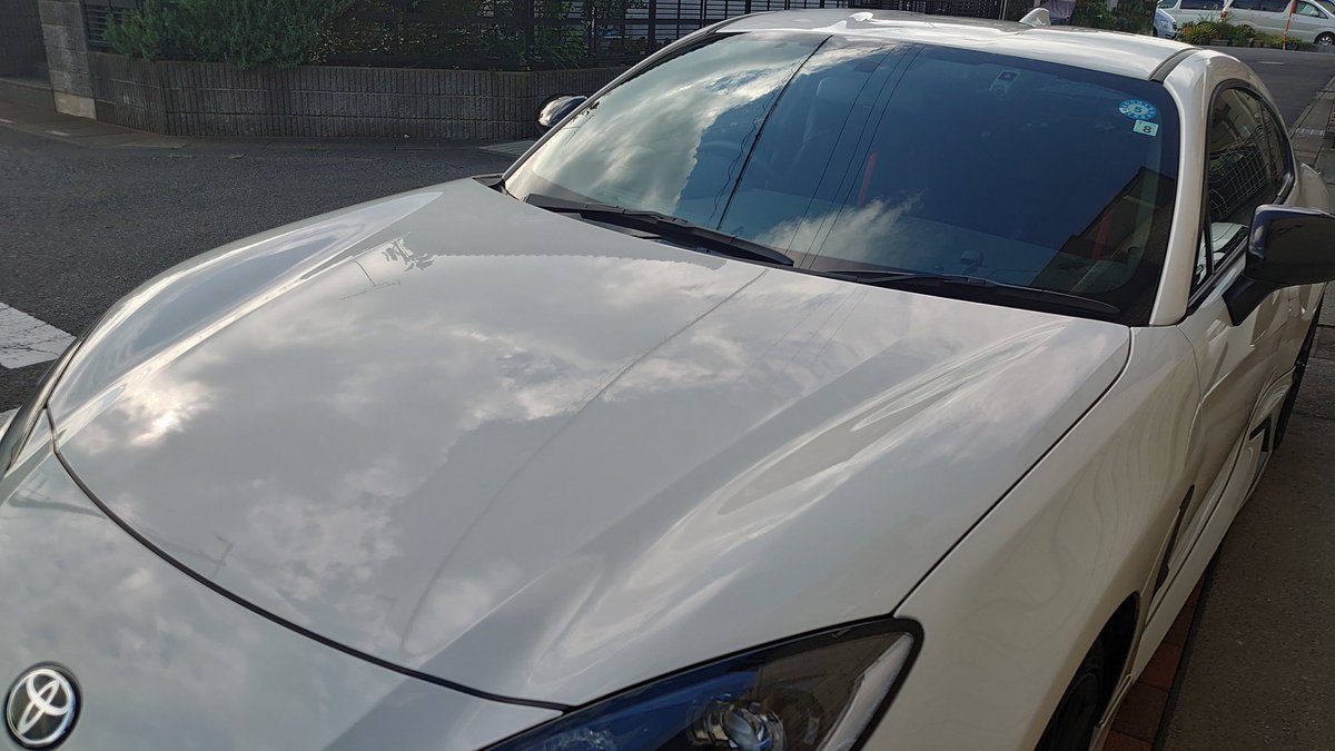 ItokonSukiyaki's tweet image. 今日は朝から4台洗車しました
ハイエース2台をHIKENで簡易撥水コート
レクサスをバレットグラフェンで施工
86はボディの鉄粉除去をしてから
BLUEMIXの 
カメリアグラフェンカルナバワックスを施工
ボンネットに空が映る位ヌルテカになりました
大変疲れました😴
＃POML
＃THECLASS
＃BLUEMIX