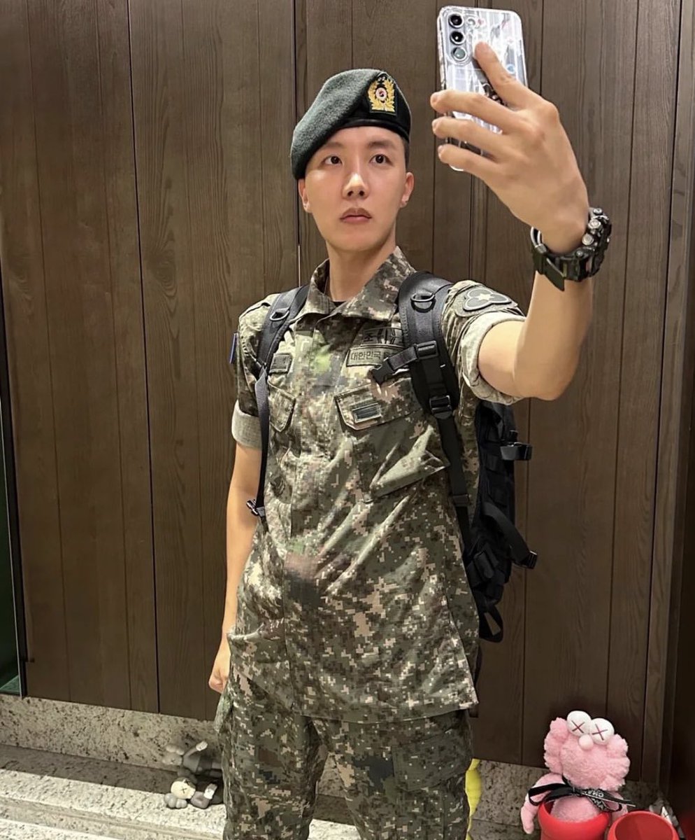 thehobiprint's tweet photo. Hobi 🥹 https://t.co/T91CwrY86a