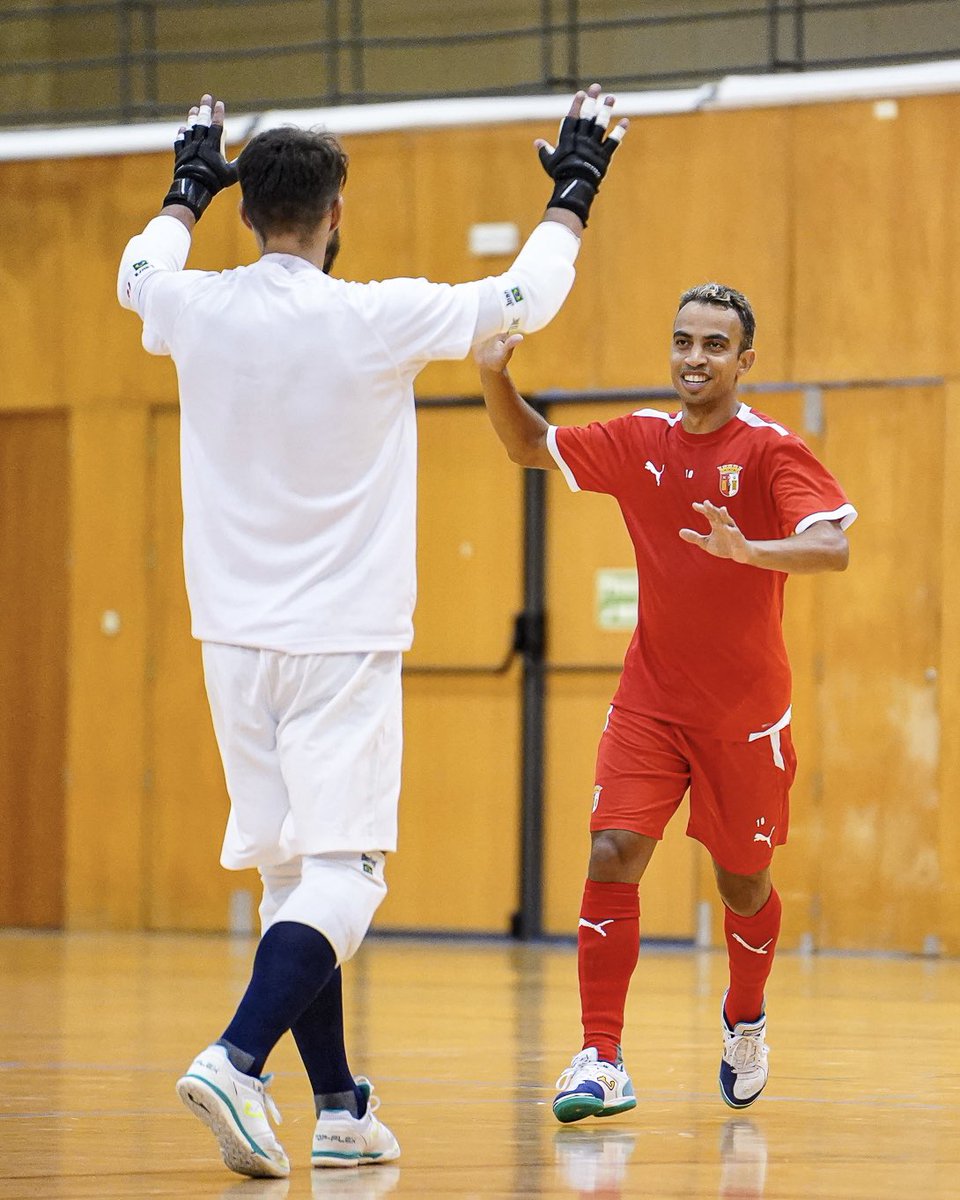 Modalidades_SCB's tweet photo. Oh, we missed this feeling 🥲

No primeiro desafio de preparação para a próxima época, a equipa de futsal defrontou o Nóia FS na Universidade do Minho (4-2) ✅

#PorMais https://t.co/fREoV2J7al