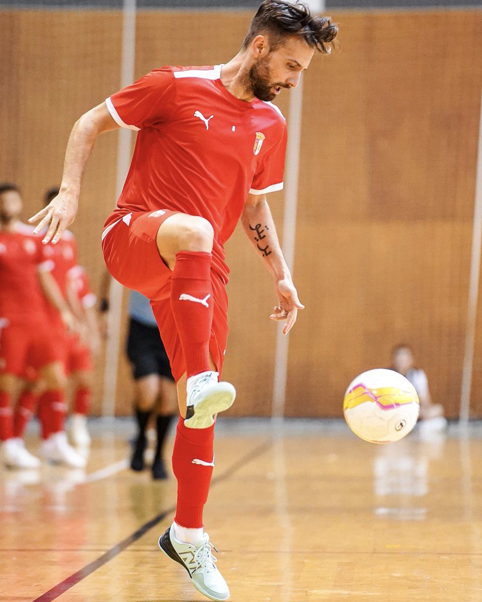 Modalidades_SCB's tweet photo. Oh, we missed this feeling 🥲

No primeiro desafio de preparação para a próxima época, a equipa de futsal defrontou o Nóia FS na Universidade do Minho (4-2) ✅

#PorMais https://t.co/fREoV2J7al