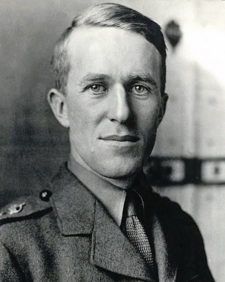 IanCallaway352's tweet photo. Homage to #TELawrence. My first edition #SevenPillarsOfWisdom. To mark the day of his birth in 1888. https://t.co/mNm97hxJYo