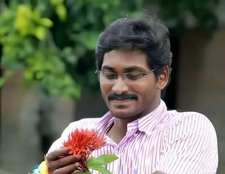 VoiceOfAndhraa's tweet photo. @YSRCParty ఇదిగో మీది దోచుకుని దాచుకునే ఉద్యోగం. CBN చెప్పిన భవిష్యత్తు కార్యాచరణ మీ 420 బుర్రలకి అర్దం కాదులే గానీ... ఎన్ని నేలమాళిగలు నిండాయో లెక్కలు చూడు #BailCM https://t.co/J094cVMdnb