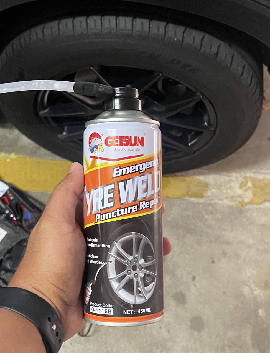 najminaim_'s tweet photo. Lepas ni tayar pancit tepi jalan- guna ni!

Tak perlu tools , tak perlu tukar tayar (sementara) - Guna &amp; terus jalan ke tempat selamat. 

WAJIB ada dalam kereta untuk kegunaan emergency . https://t.co/HGYCrJTocP