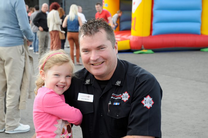 bloodcancer_uk's tweet photo. Six years after being diagnosed with MDS, a type of blood cancer, Ally had to retire from his role in the fire service. He shares his story about finding a new purpose raising awareness of blood cancer, stem cell donation and patient involvement 🚒🧑🚒
https://t.co/eayZNUtrWJ https://t.co/A6cNGOc7Zw