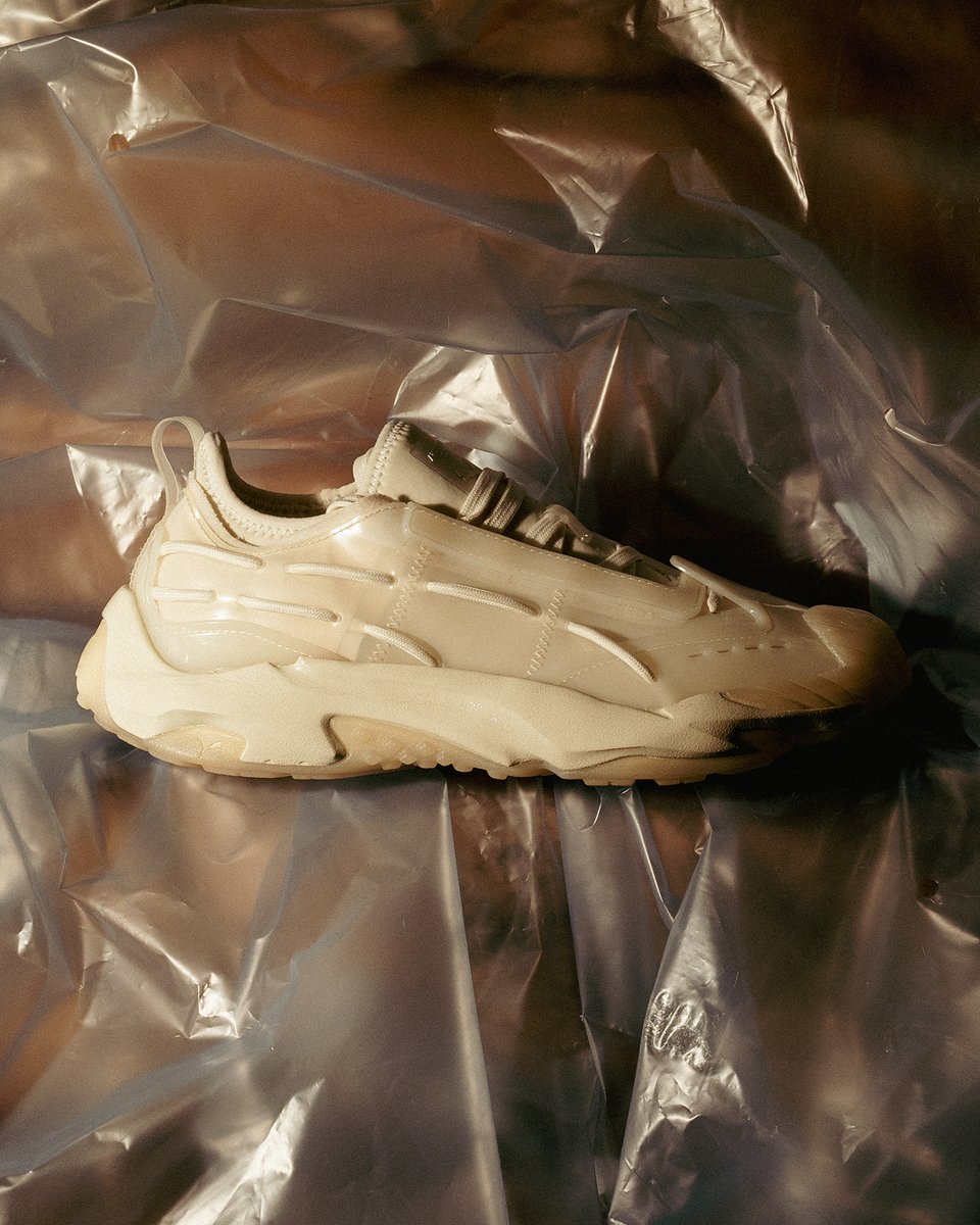 Footpatrol_ldn's tweet photo. Anonymous Club re-envision the Puma Plexus. Feating translucent and semi translucent materials, the latest iteration are now available to shop online here: https://t.co/ZDswalvsj0
#Footpatrol #TEAMFP #Puma #AnonymousClub https://t.co/6qPkI3088u
