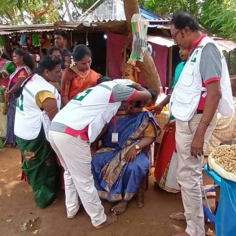 SLRedCross's tweet photo. From Cultural to Community Events, our Sri Lanka Red Cross first aid volunteers are always ready to assist! This time, it's the Jaffna Branch stepping up at a cultural event in Thellipalai, Jaffna, and ensuring safety for hundreds of devotees.
#CommunityCare #FirstAidSupport https://t.co/6rW6ARjt15
