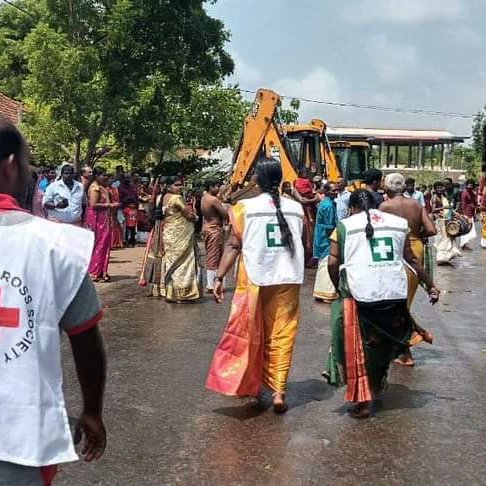 SLRedCross's tweet photo. From Cultural to Community Events, our Sri Lanka Red Cross first aid volunteers are always ready to assist! This time, it's the Jaffna Branch stepping up at a cultural event in Thellipalai, Jaffna, and ensuring safety for hundreds of devotees.
#CommunityCare #FirstAidSupport https://t.co/6rW6ARjt15