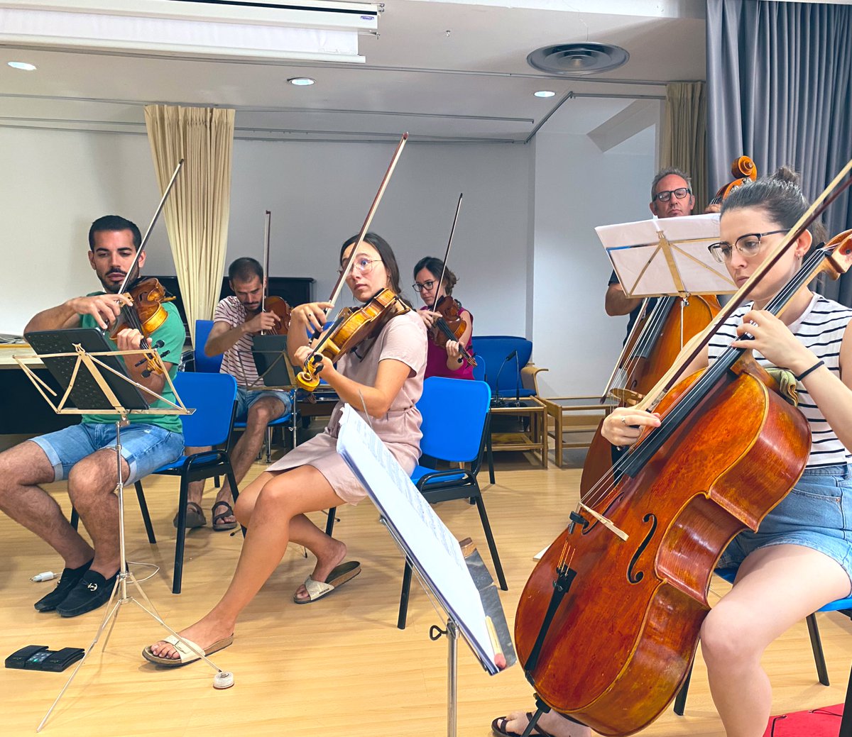 ecouterlinoui's tweet photo. Estamos ensayando nuestro nuevo espectáculo «Departir y devenir» 🧳🗺️ un viaje a lo largo de la música lírica de principios del siglo XX con @EugeniaBoix. ¡Con muchas ganas del concierto el sábado en el @MuseodeZaragoza! 🎶 https://t.co/RJowj2ykoo