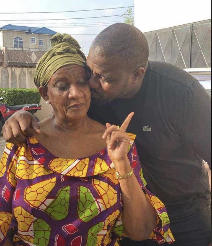 elormhood's tweet photo. I’m heartbreak 💔 to hear the death of our incoming MP @johndumelo mum so sad 😭 
Can’t believe this, mum we wish you are alive to celebrate 🎉 the victory ✌️ ahead of us but unfortunately death took you away 
RIP 🪦 mum till we meet again 😭😭😭🙏🙏💔 https://t.co/VS2bfMTpH9
