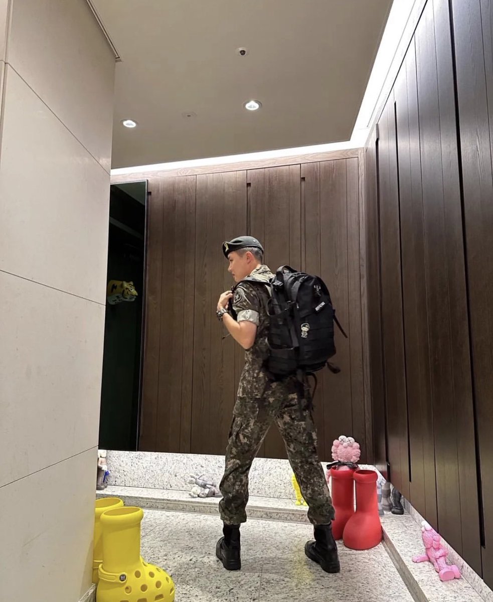 seokillua's tweet photo. sergeant slay of the cuntenserven unit stationed at yassslands https://t.co/nwdoysSvuC