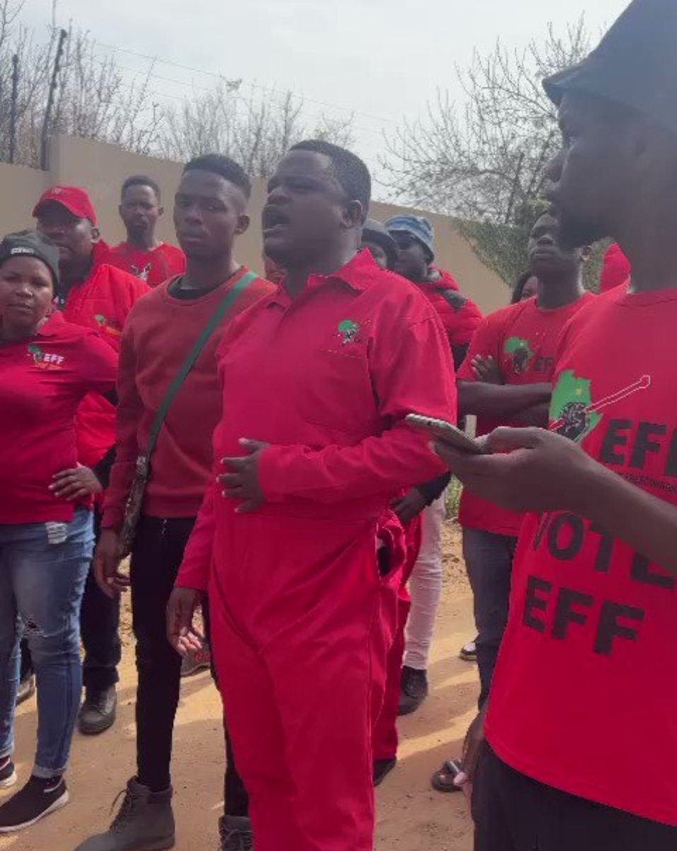TheTruthPanther's tweet photo. EFF Members has paid a visit to the alleged racist school, Crowthorne Christian Academy which was also found to be operation illegally. This comes after 13-year-learner was allegedly assaulted and racially discriminated because she have natural dreadlock hair. https://t.co/gCP6WOkeyk