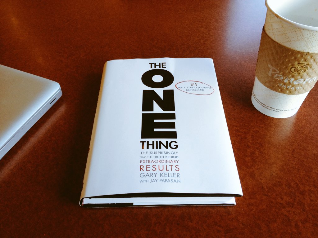 speechpwr's tweet photo. "The One Thing" aims to guide readers towards achieving focus and productivity by identifying and pursuing key goals. The book emphasizes the importance of dedicating oneself to one task at a time and avoiding distraction among various tasks. 
Here are the book key points : https://t.co/lRn3BnXSke