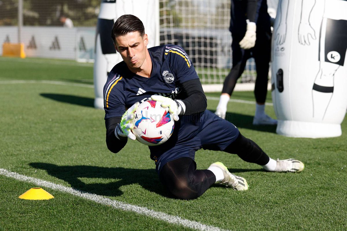 (fan) REAL MADRID FANS 🤍 tweet media