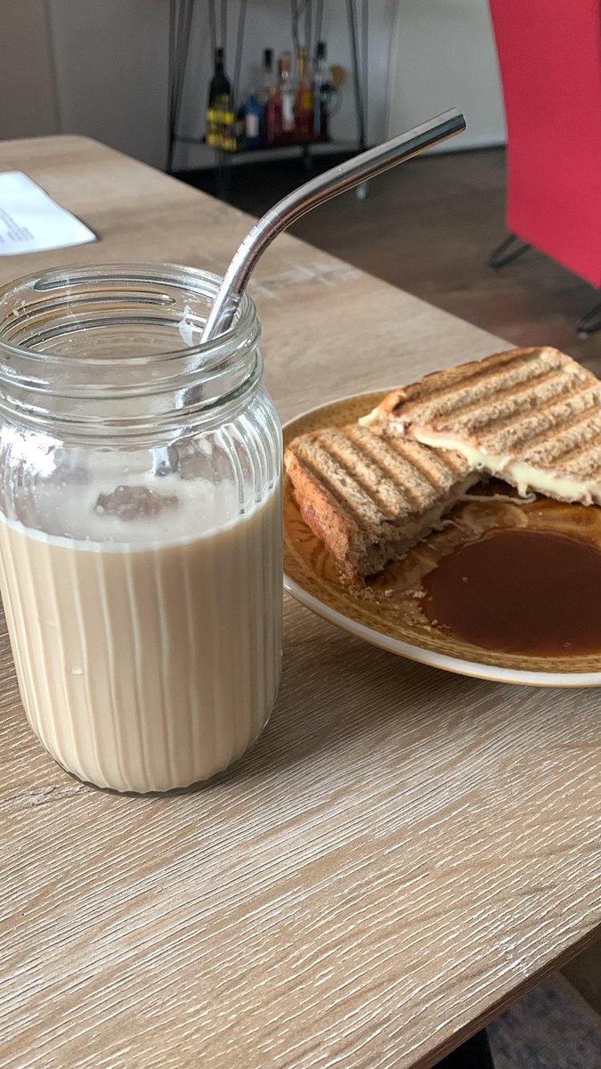 MistiqueMoon_'s tweet photo. i made iced coffee for the first time and ohhhmmyyyygooooodd https://t.co/2rt13BXUWj