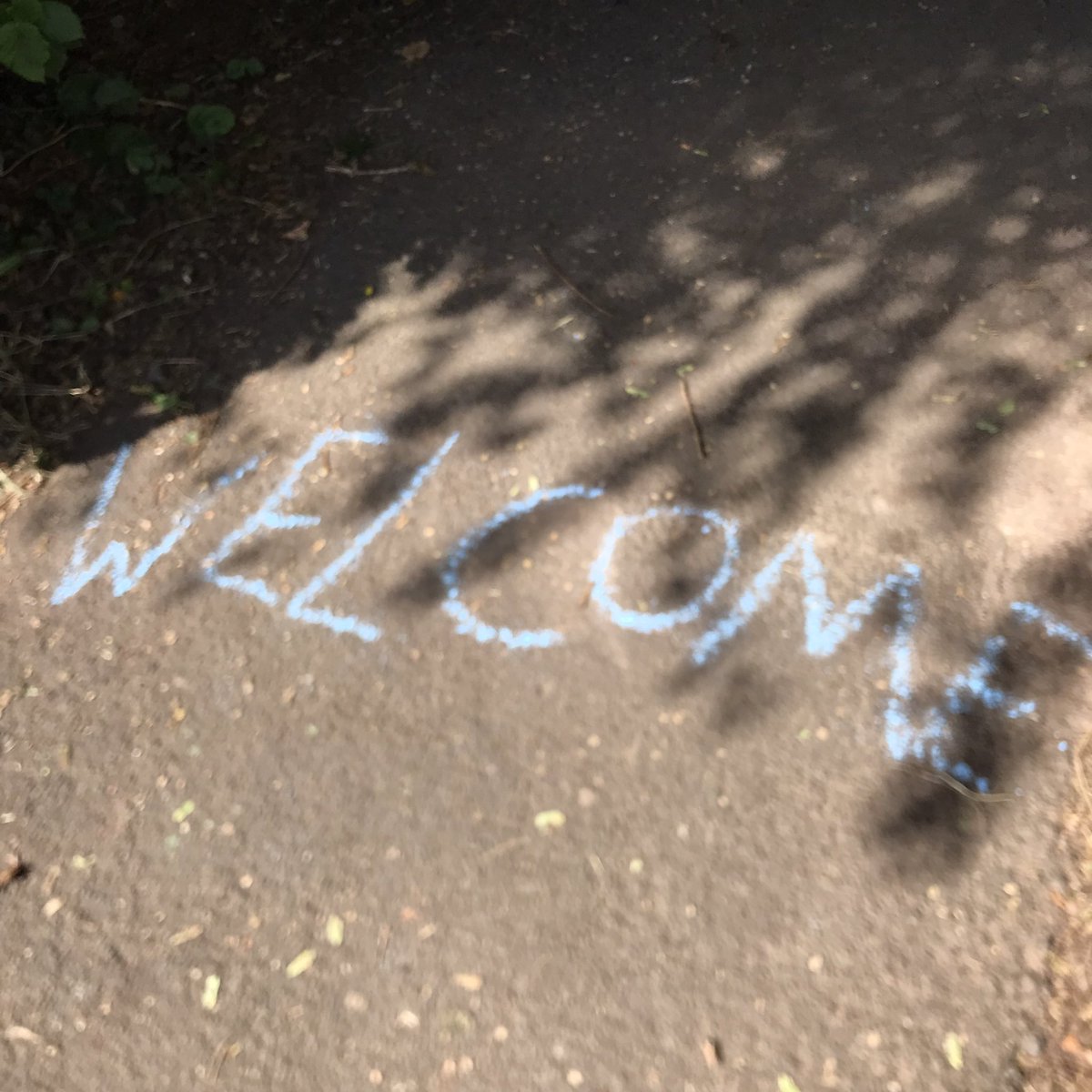 All signs lead to play today!
Pop up playground in the Pump House woodland until 2pm for den building, free play and merriment.
Bring an adult!

#gheluveltpark #worcester #freeplay #popupplayground