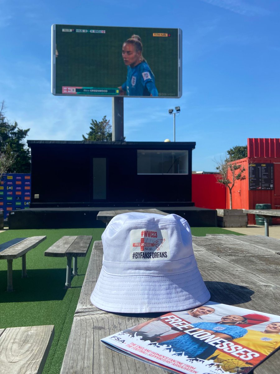 PalaceForLife's tweet image. MASSIVE thank you to the legends at @WeAreTheFSA and @SoccerCoachDeb for providing the goods (and bucket hats) for our #AUSENG watch party at Selhurst Park! 

#FIFAWWC