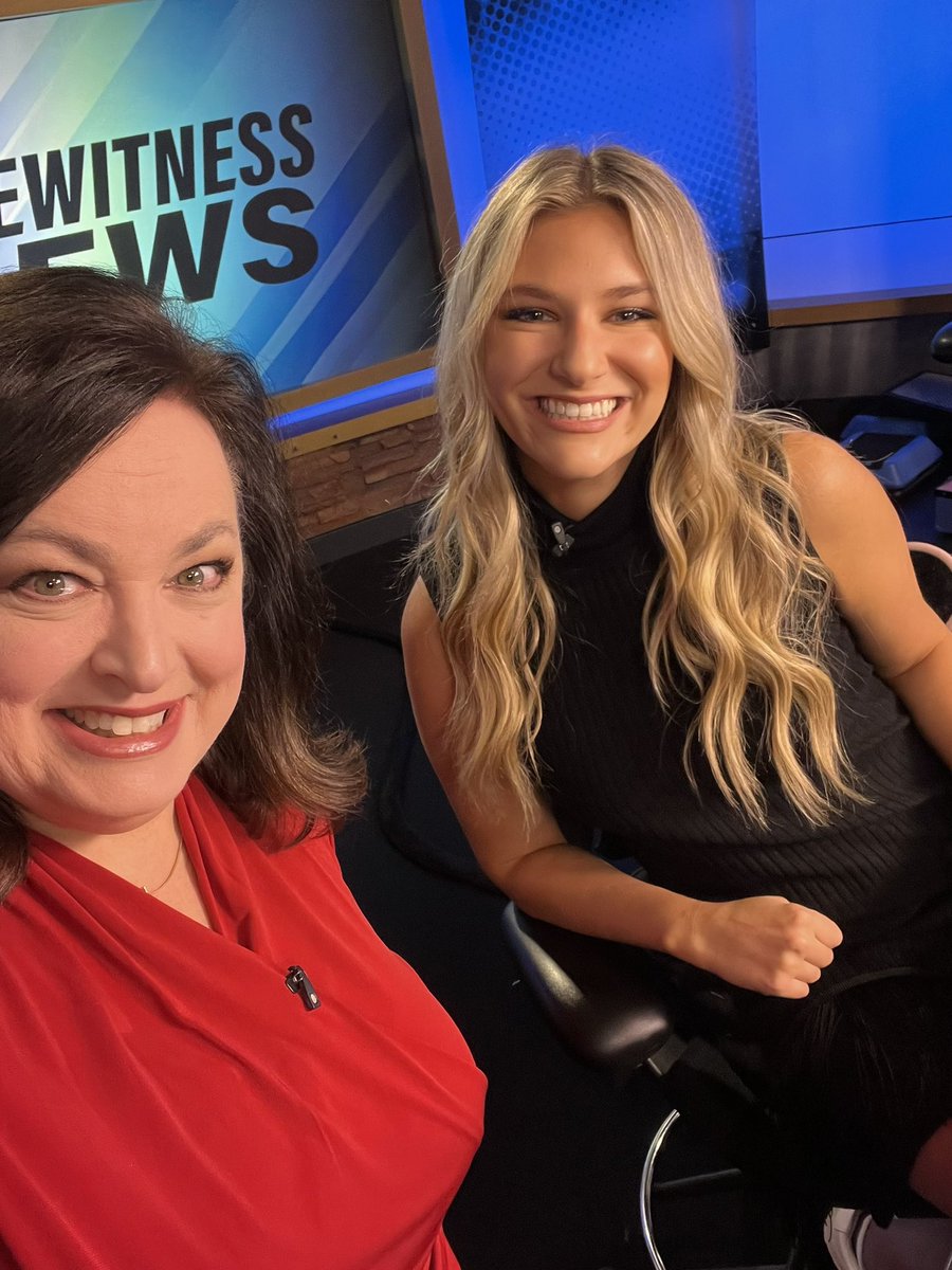 JeniferMcWV's tweet photo. #Wednesdayvibe ✨A great morning with @AvaMarieRash ☀️#WCHSTV https://t.co/d4MqZWyfWJ