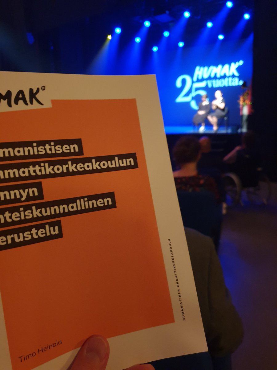 Pekkaoffinland's tweet photo. Humanistinen ammattikorkeakoulu, @humanisti, juhlistaa tänään  25-vuotista taipalettaan. Mahtavaa, että olen saanut olla mukana kyseisen puljun taipaleella monessa eri roolissa. Onnea, Humak! 💚💚  #humak #amk #humanisti https://t.co/TrqnkNpVUr