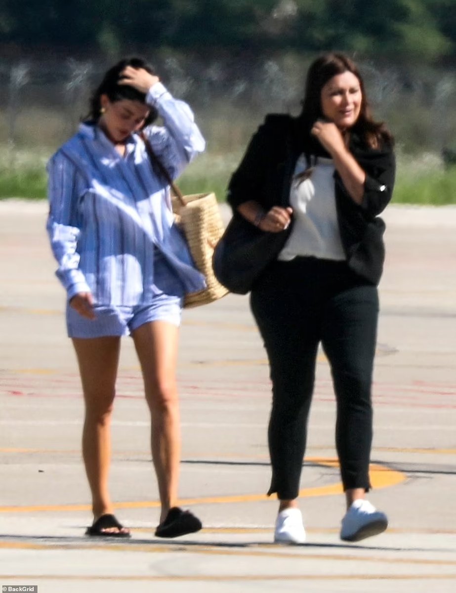 Kylie Jenner ที่ลานจอดเครื่องบิน ในเมือง Perugia ประเทศอิตาลี วันที่ 15 สิงหาคม