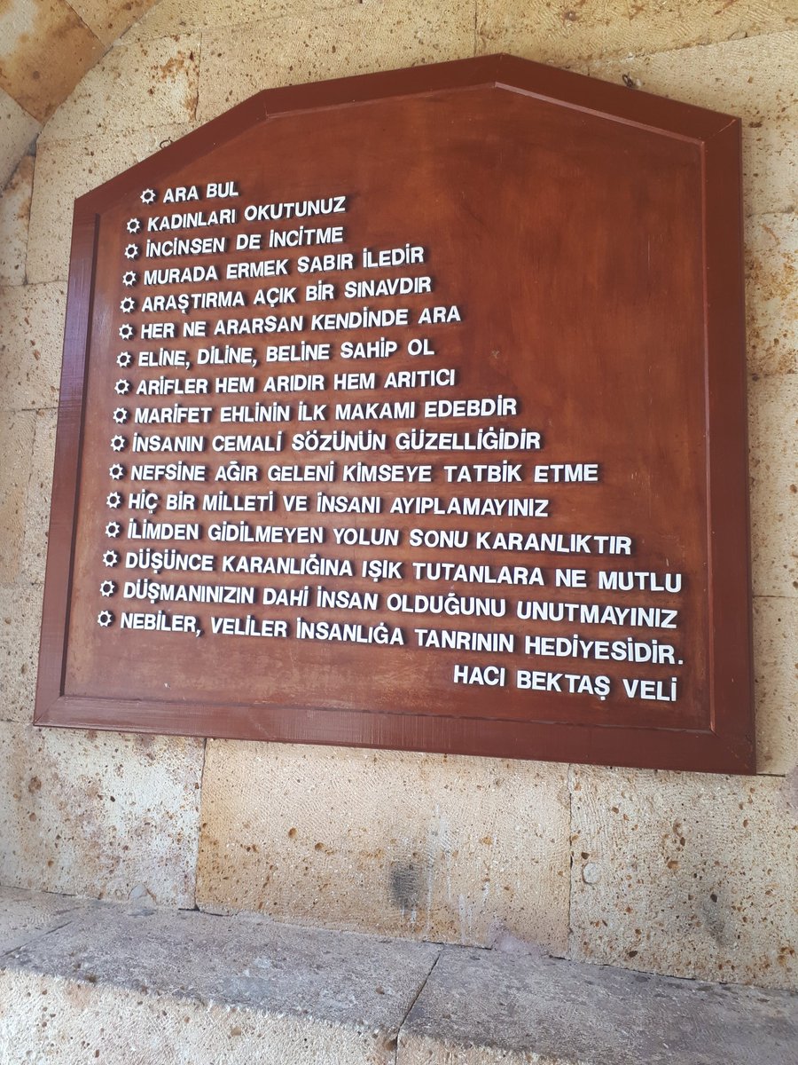 Hacı Bektaş Veli, bu yıl da 16 Ağustos'da düzenlenen etkinliklerle anılıyor. Hacı Bektaş Veli, yaklaşık 800 yıldır bu toprakların ruhunu besleyen en önemli yol göstericilerden birisi. O günkü fikirleri bugün hala aynı çıplaklığıyla geçerli. Serçeşme'ye niyaz olsun.
