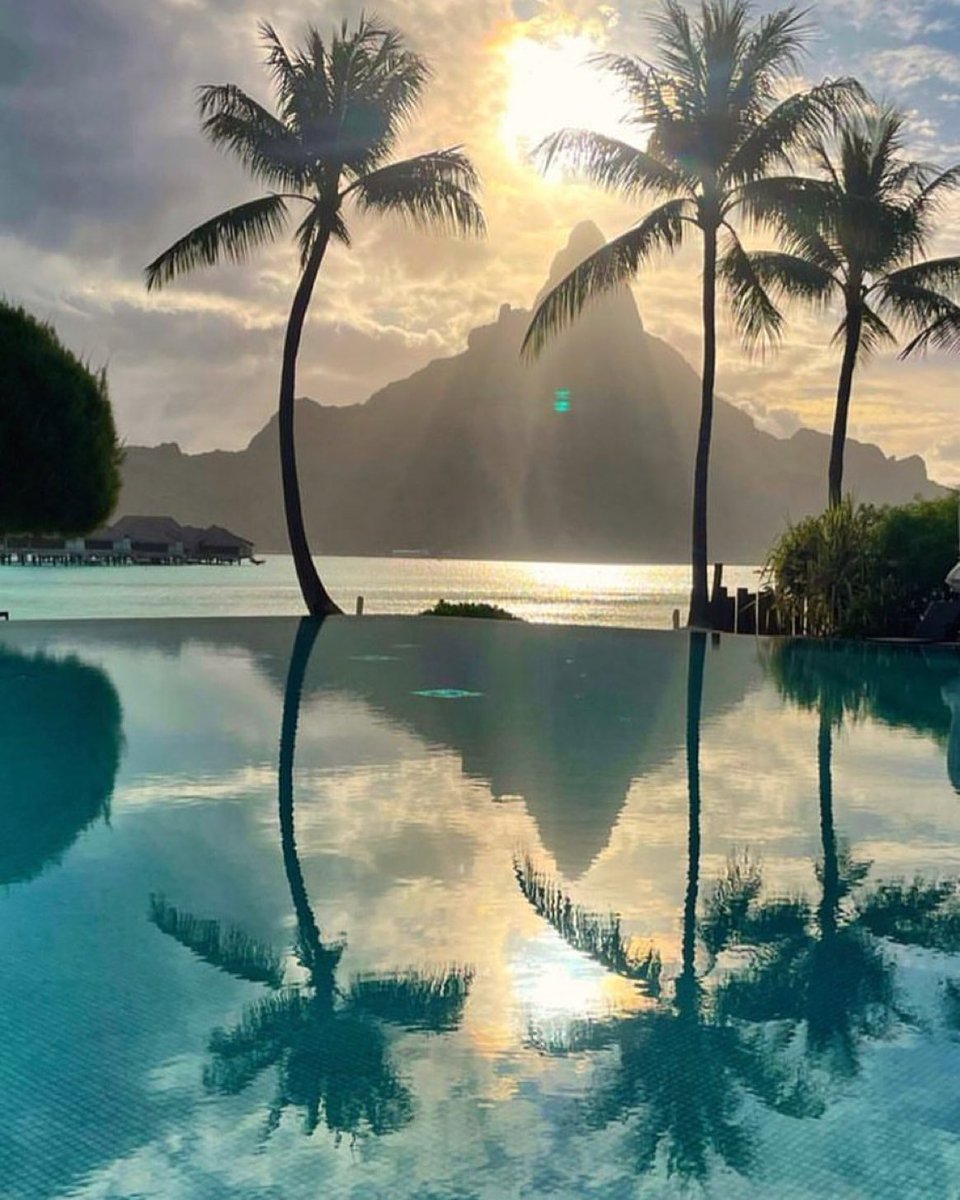 viewsoff's tweet photo. Bora Bora https://t.co/IEIGF0TvYu