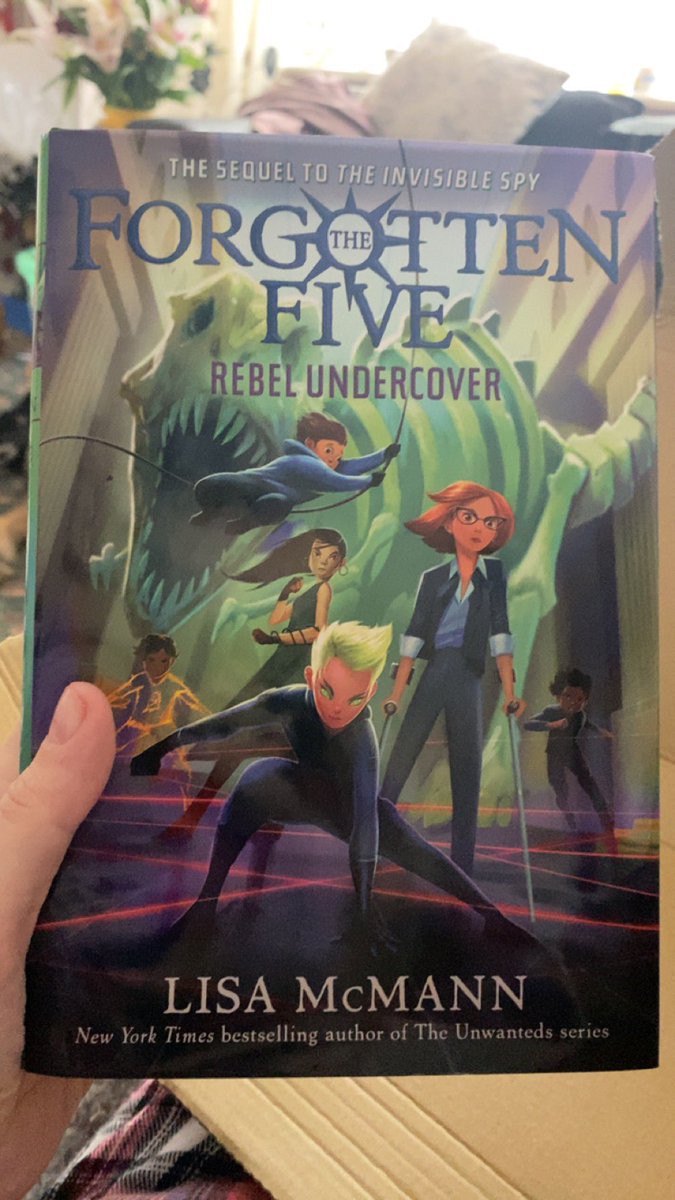 Davidson97Kelly's tweet photo. After what feels like FOREVER and so much back and forth with Amazon I FINALLY have this in my hands. @blackwellbooks thank you so much for getting this book to me. @lisa_mcmann I cannot wait to dive in - it’s already gonna blow my mind m 🤩 #forgottenfive https://t.co/7SHWFq2KLz