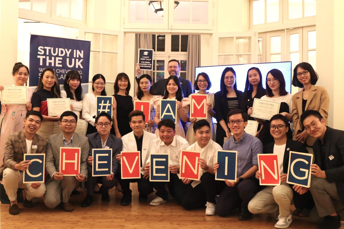 UKinVietnam's tweet photo. Our Ambassador @IainFrew is pleased to host a @CheveningFCDO Pre-Departure Briefing &amp; Reception with Vietnamese scholars batch 2023/2024. We wish you a fantastic journey filled with great learning and memorable experience in the UK. https://t.co/XYTf9r46zd