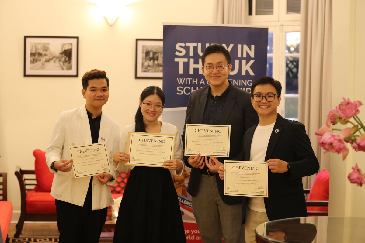 UKinVietnam's tweet photo. Our Ambassador @IainFrew is pleased to host a @CheveningFCDO Pre-Departure Briefing &amp; Reception with Vietnamese scholars batch 2023/2024. We wish you a fantastic journey filled with great learning and memorable experience in the UK. https://t.co/XYTf9r46zd