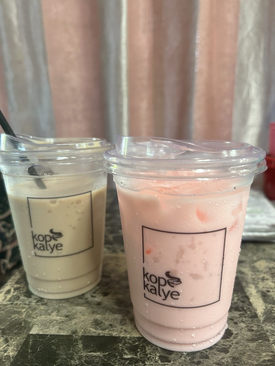 deryoullbie's tweet photo. Salted caramel and pink drink. https://t.co/lXvkvmJHUa