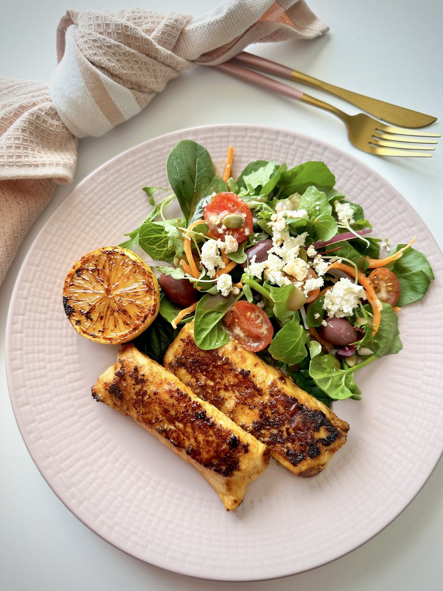 _theeats's tweet photo. Lunch time ready &amp; fabulous 🤤
Fresh salad &amp; hake medallions 🤩🥗🐟
@_theeats https://t.co/mGKbKjTfO9