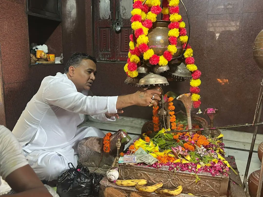 anilmittalkekri's tweet photo. आज केकड़ी विधानसभा क्षेत्र में सुप्रसिद्ध स्थान श्री खेड़ी शंकर महादेव जी के दर्शन कर जलाभिषेक करने का सौभाग्य प्राप्त हुआ एवं सावन मास के पवित्र महीने में दर्शन कर क्षेत्रवासियों की खुशहाली के लिए मंगलकामनाएं की !

#anilmittalkekri https://t.co/bUn1tFwcoJ