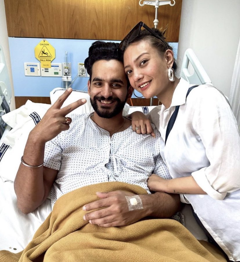 BiggBoss_Tak's tweet photo. Aaliya Siddiqui and Aashika Bhatia also visit the hospital to meet Abhishek Malhan. https://t.co/8sYAueb6Hm