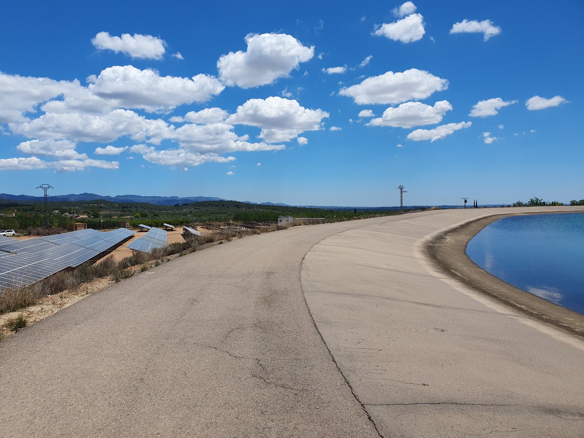 ¿Estás disfrutando del verano? Estamos seguros de que sí y sólo queremos pedirte que no olvides la importancia del riego fotovoltaico en los cultivos que producen alimentos para la población. 
sol-aqua.eu
#SolAqua #solarenergynergy #Eu #H2020 #europa #solarirrigation