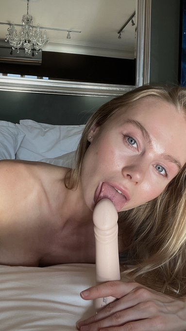 Look into my eyes 🩵 For more, click here https://t.co/SoFYhJqlh6 🥰 https://t.co/moJAgRAt53