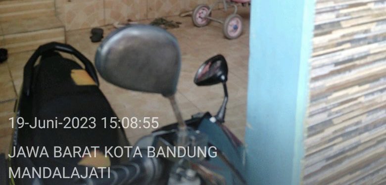 intanwlndr's tweet photo. INFO KEHILANGAN

Telah hilang motor beat warna hitam D 4528 AAP dengan ciri spt di foto (jok motor terdpt solasi coklat). Hilang dicuri daerah Gg. IV Bp. Munadi/ jalan haji saodah jatihandap Bandung.

Semoga masih rejekinya bisa ketemu🙏🏻

Bantu RT @PRFMnews @infobdg @infobandung https://t.co/Q2DjTaOWbM
