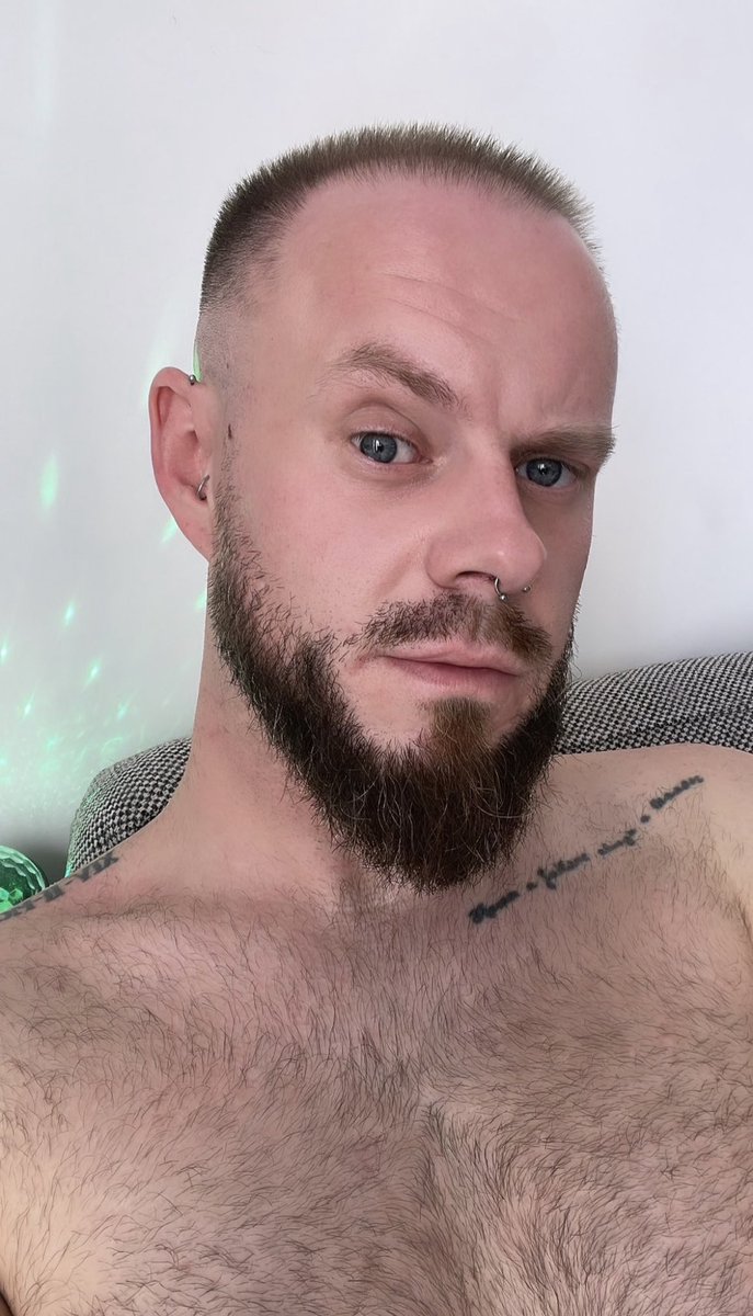 AaronPHutley's tweet photo. Hiya Dad, it’s your Twin 😳👀 https://t.co/nX4WlqfgMk