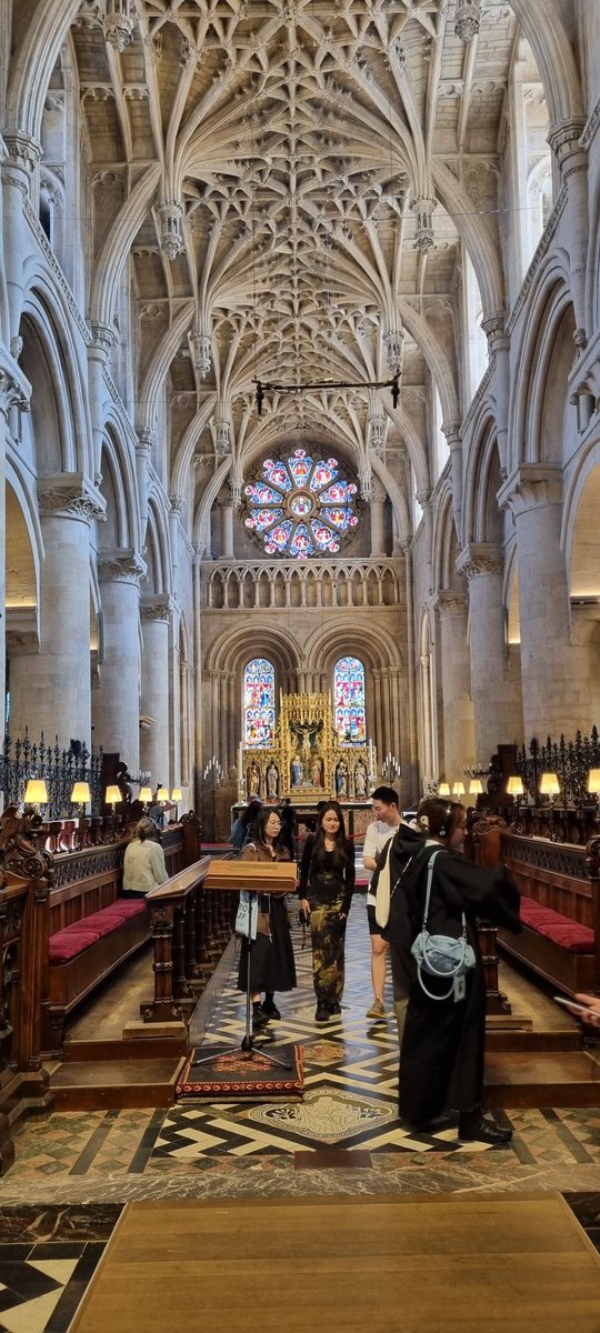 HulmeSimon's tweet photo. @stwHOUSESYSTEM the inside of Oxford Cathedral. https://t.co/E53iYu2wjr