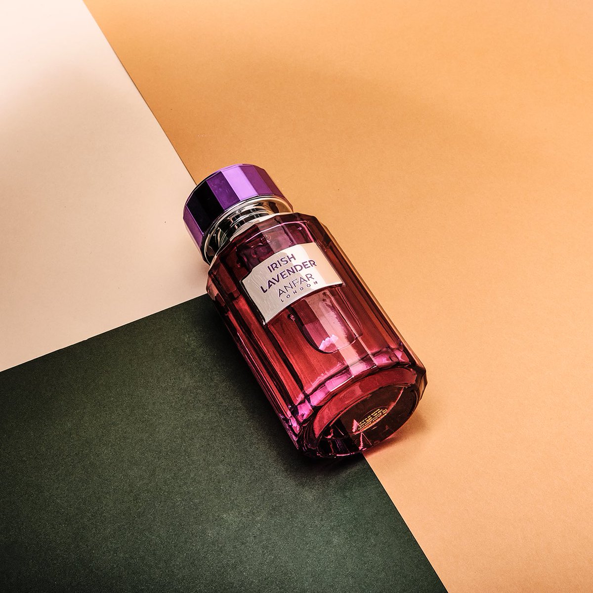 Anfar Irish Lavendar has the sweet floral aroma of lavender which has been used as a holy herb for freshness traced back 2500 years. 

Capturing the essence of sunny days, it is frequently paired with other fresh, floral notes such as Sicilian lime and bergamot.