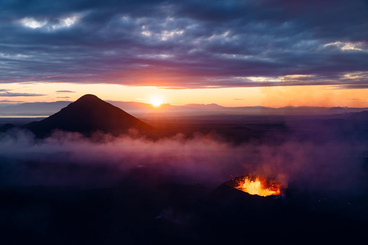 Waiting out for sunrise at the Litli-Hrútur volcano 🌋