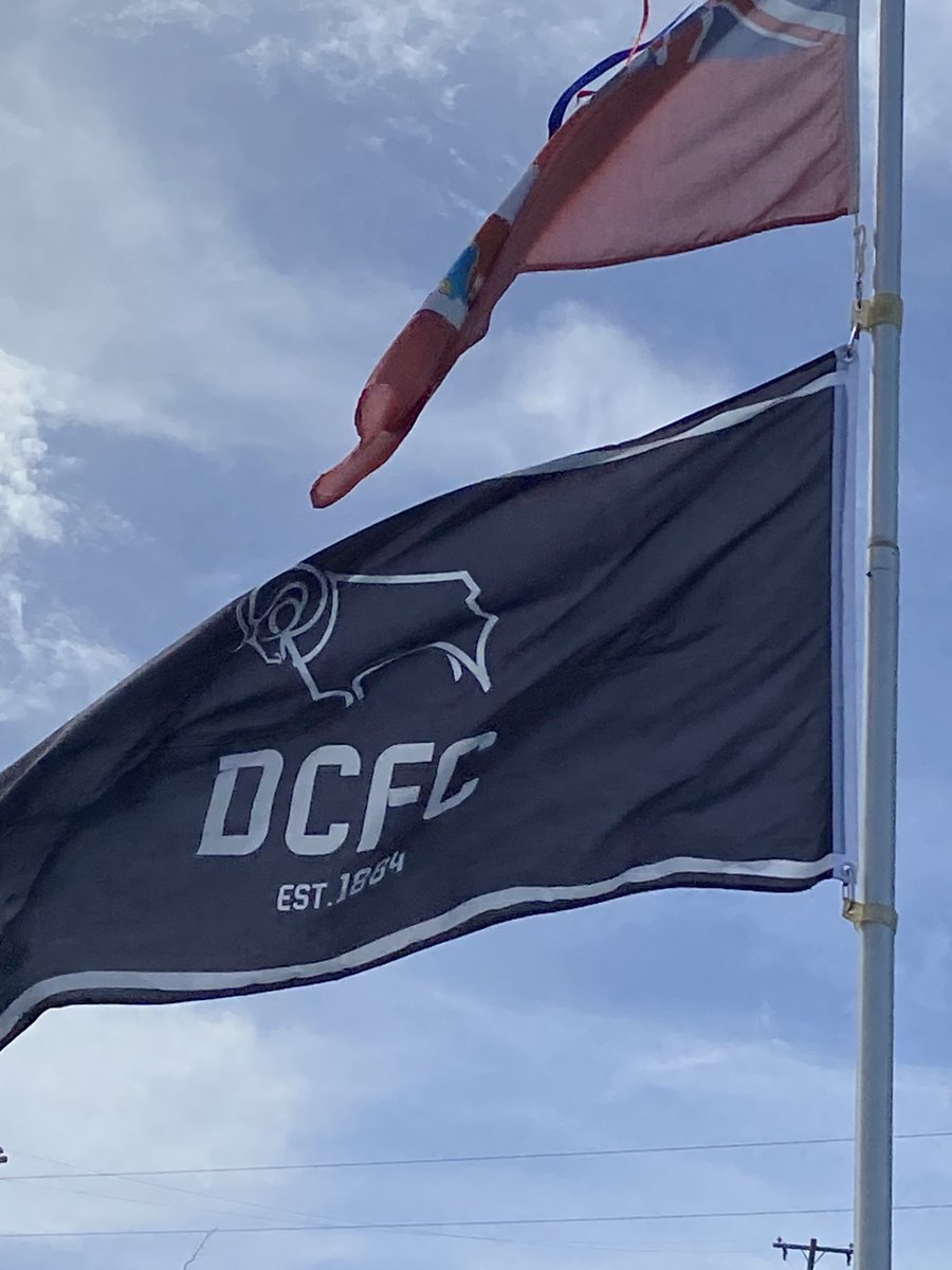 RobertDeSilva8's tweet photo. Beginning to think that it’s Bad luck to fly the Flag on Home days…. Keep it down Saturday????? COYR!! Turn it Around! #dcfcfans #dcfc #3pointsneeded 🐏🐏🐏 ⁦@Nicky87930392⁩ 🖤🤍🖤 https://t.co/ljgELBIsEw