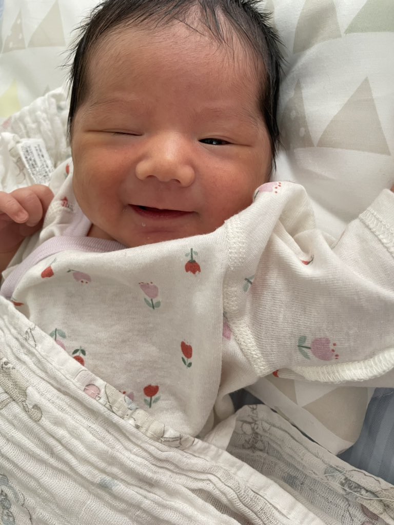 kaedebuu15's tweet photo. 台風の日に産まれてきた次女👶🏻💗
5人家族になりました🥰 https://t.co/sE2nxP1osY