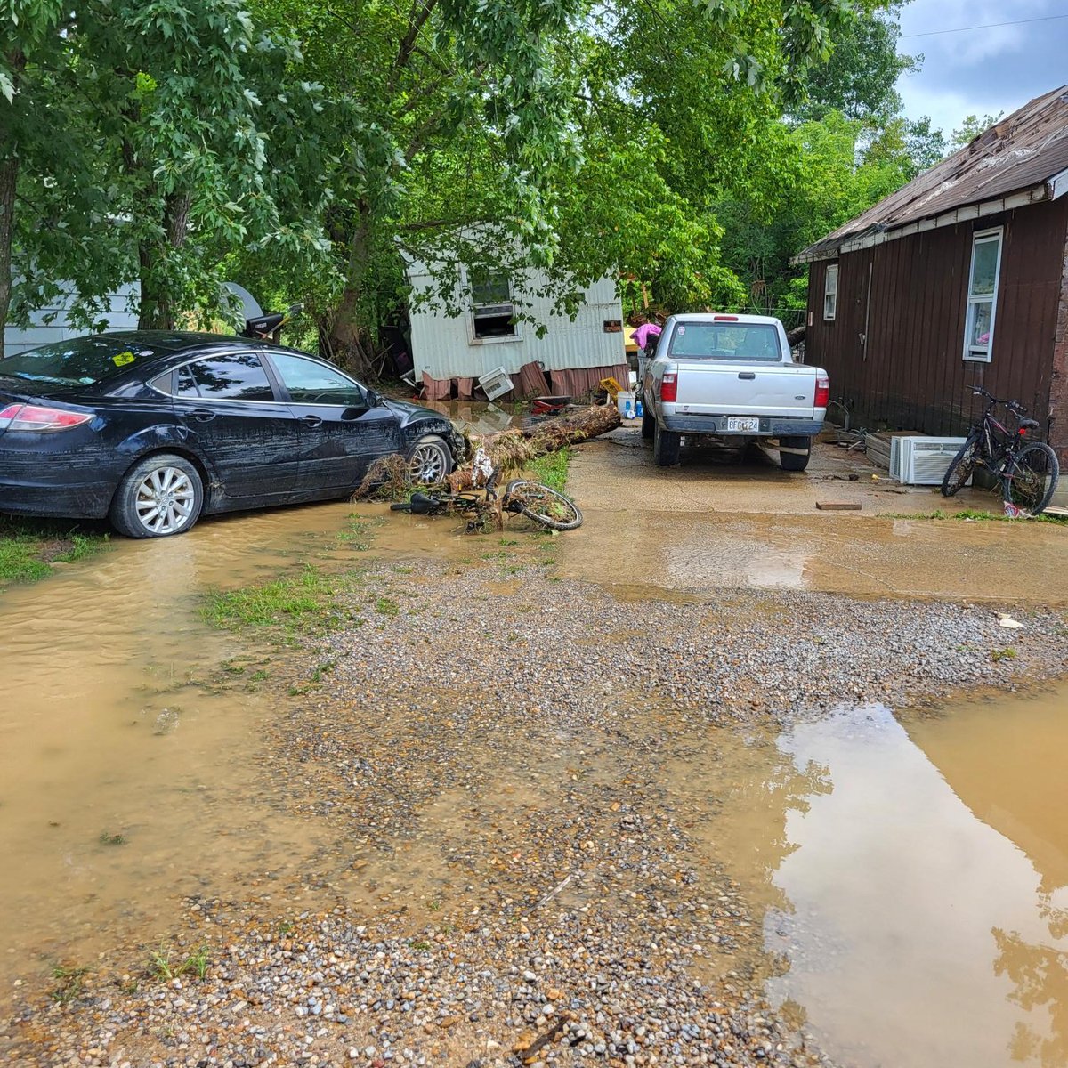 RedCrossMO's tweet photo. American Red Cross is assessing damage to homes following flooding in Bollinger &amp; Scott counties Monday. Anyone whose home sustained significant damage, come to the Marble Hill Baptist Church, at 502 Broadway St., Marble Hill Aug.16 &amp; Aug 17, 9 a- 4 p for Red Cross assistance. https://t.co/HdOZnp4oIa