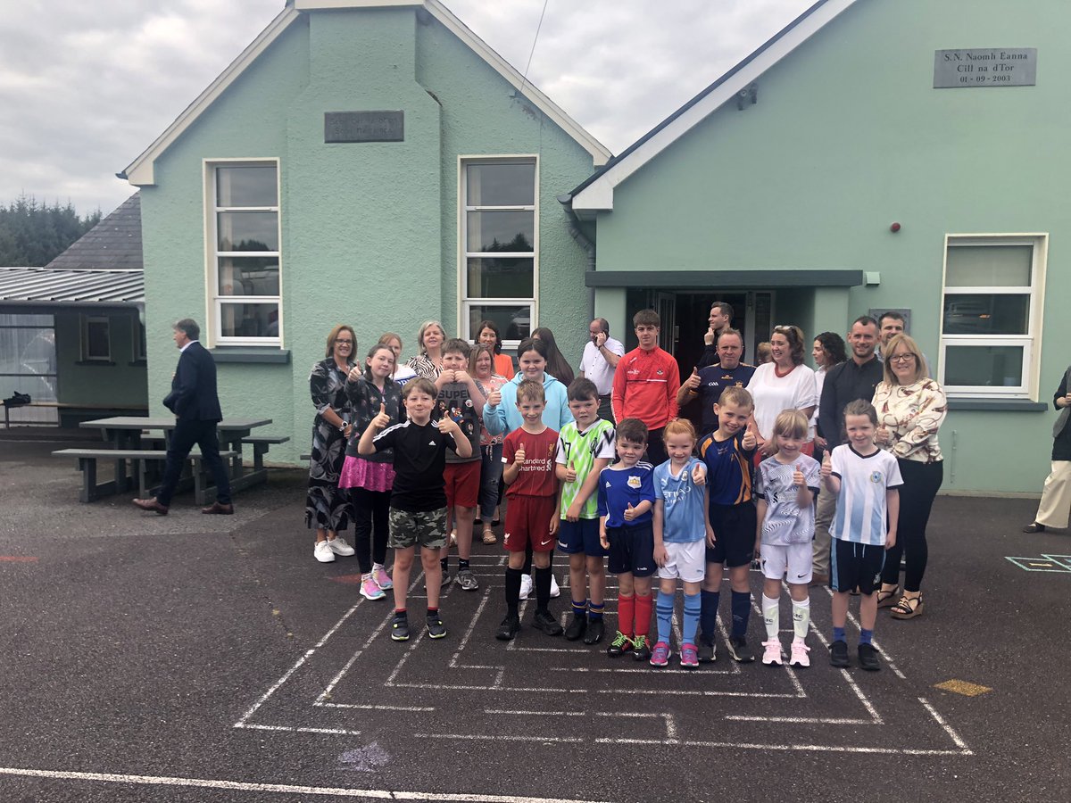 PaulByrne_1's tweet photo. School in #WestCork becomes the first primary school in Ireland to heat the school with hydro treated vegetable oil. 

See @VirginMediaNews @12.30 5.30 &amp; 7 

@EamonRyan @NormaFoleyTD1 https://t.co/Aq0Fk7Rr5u