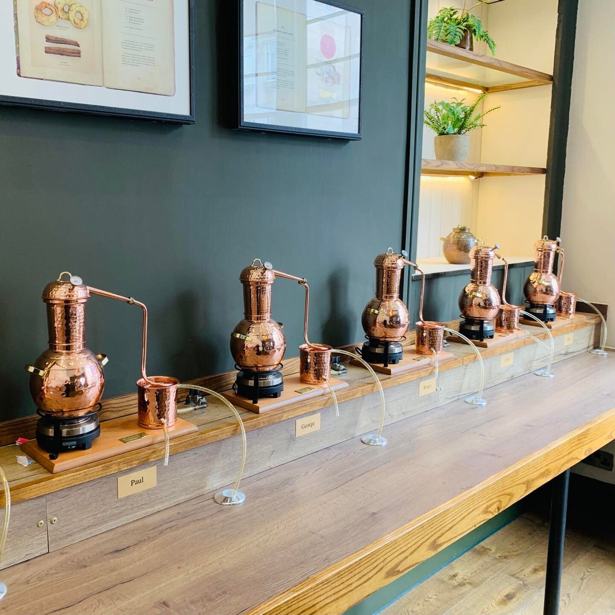 We've all heard the saying that knowledge is power, so why not gain more insight into the gin-making process at the <a href="/LPLGinDistiller/">@LiverpoolGinDistillery</a> Gin School 🙌 The one-hour experience costs £38.50 pp and includes a flight of four different Liverpool Gins 🍸

confidentials.com/liverpool/offe…  #ad