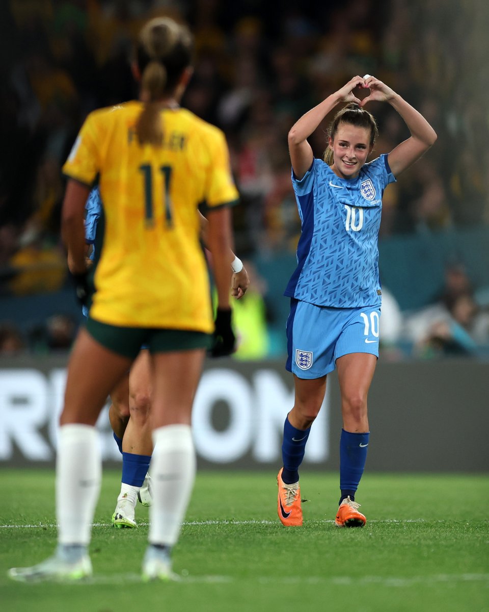A fabulous <a href="/ellatoone99/">Ella Toone</a> strike has England 1-0 up as the second half gets under way.

Finish the job, <a href="/Lionesses/">Lionesses</a>! 👏👏